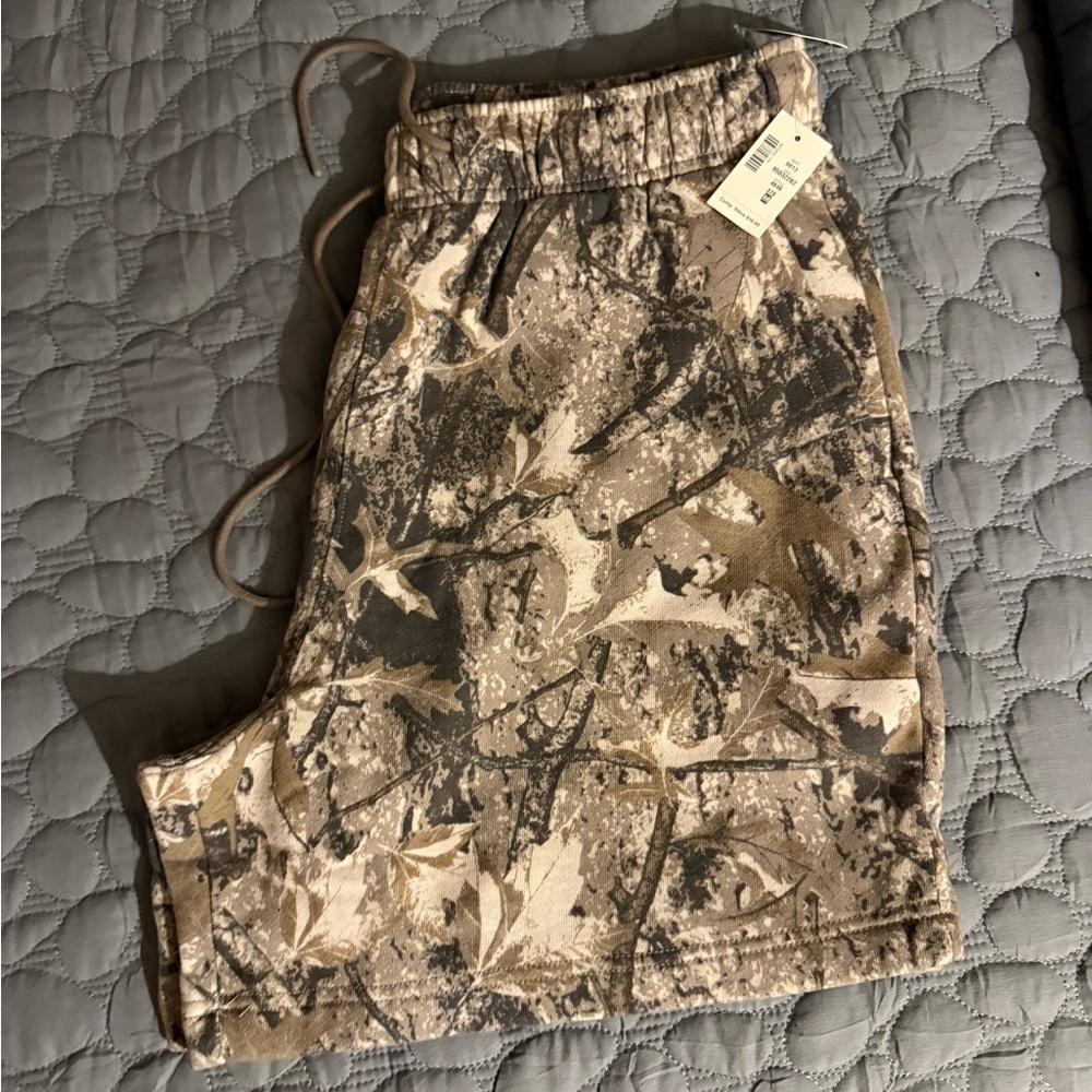 🆕🆕🆕 new with tags. Men’s Aeropostale camo shorts.